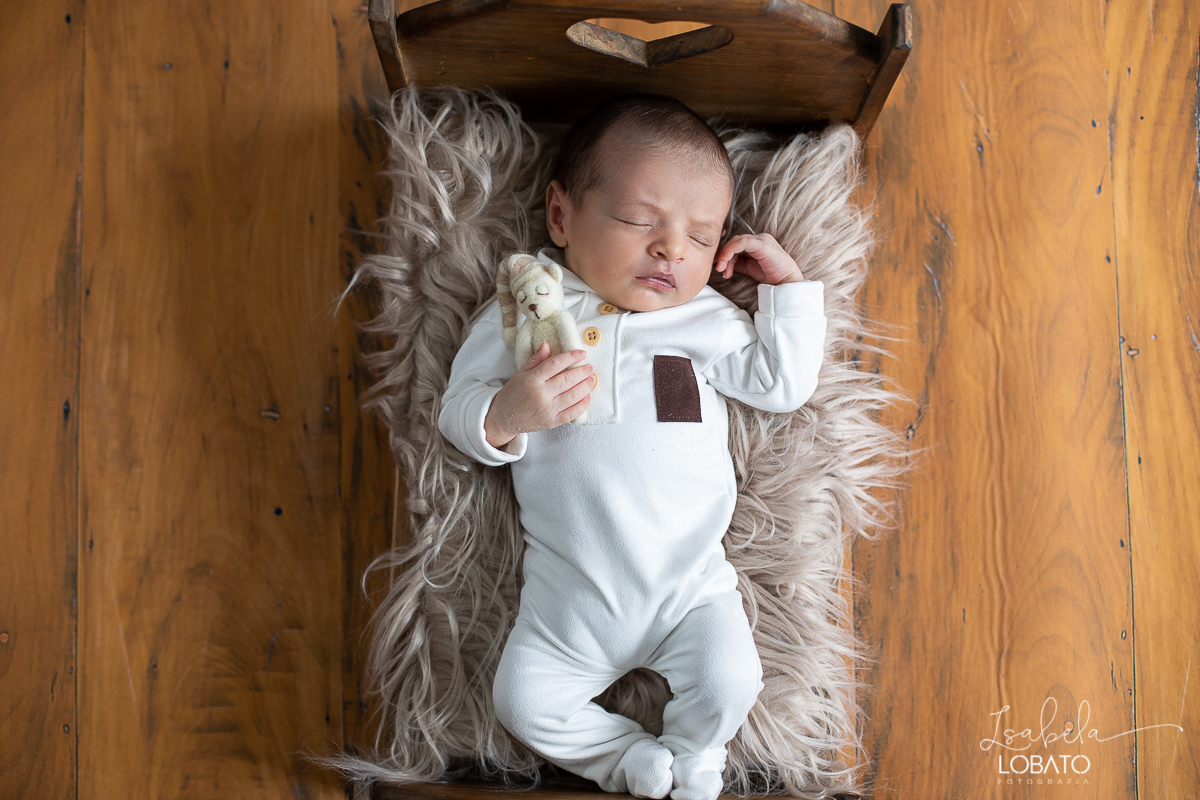 ensaio-fotografico-de-recem-nascido-fotografia-de-bebes-ensaio-newborn-bebe-recem-nascido-fotos-fotografa-de-bebes-em-barbacena-props-roupa-newborn-melhor-fotografa-de-barbacena-estudio-fotografico-infantil-isabela-lobato-fotografia-barbacena-minas-mg