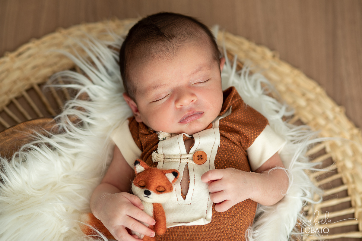 ensaio-fotografico-de-recem-nascido-fotografia-de-bebes-ensaio-newborn-bebe-recem-nascido-fotos-fotografa-de-bebes-em-barbacena-props-roupa-newborn-melhor-fotografa-de-barbacena-estudio-fotografico-infantil-isabela-lobato-fotografia-barbacena-minas-mg