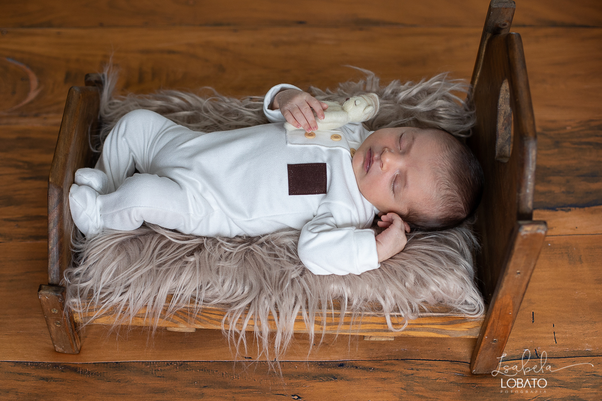 ensaio-fotografico-de-recem-nascido-fotografia-de-bebes-ensaio-newborn-bebe-recem-nascido-fotos-fotografa-de-bebes-em-barbacena-props-roupa-newborn-melhor-fotografa-de-barbacena-estudio-fotografico-infantil-isabela-lobato-fotografia-barbacena-minas-mg