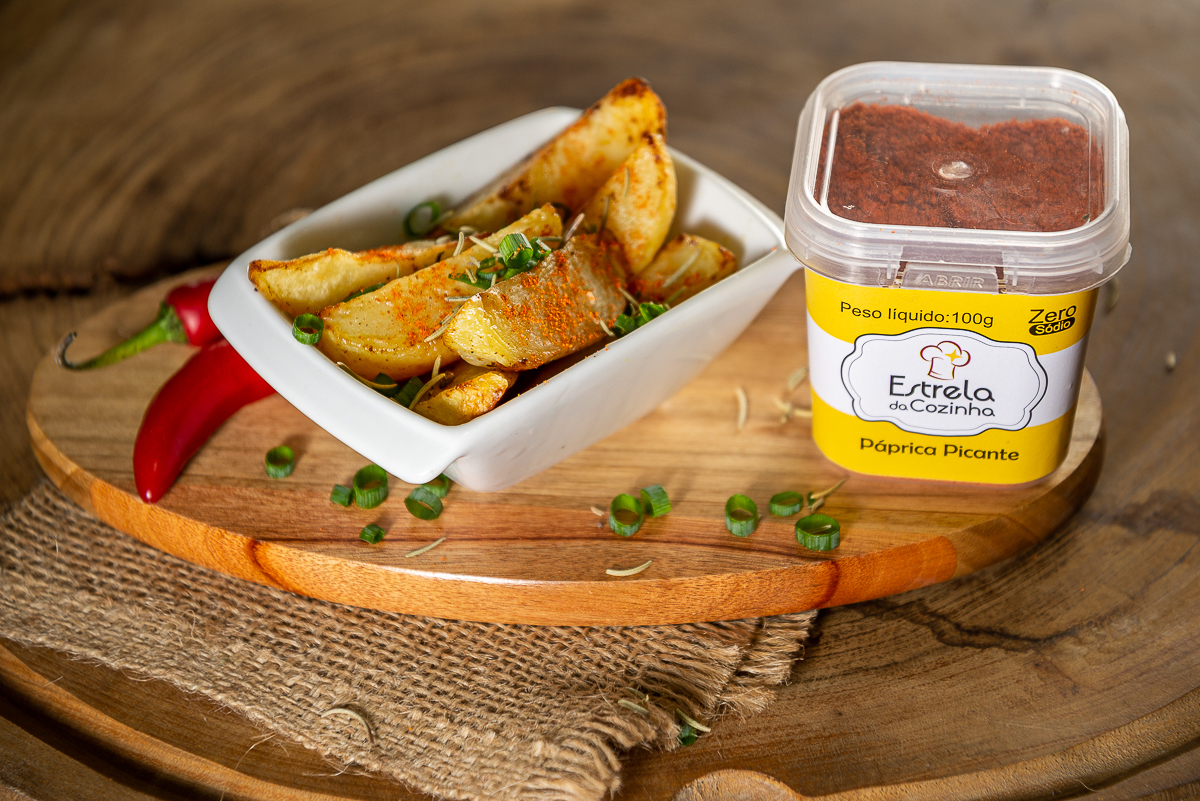 temperos-condimentos-especiarias- ervas-pimentas-sais-sal-de-parrila-sal-do-himalaia-tempero-estrela-da-cozinha-pimentao-alho-cebola-ervas-finas-foto-de-tempero-fotografia-de-comida-fotografia-de-alimentos-fotografa-de-alimentos-mkt-digital-isabela-lobato