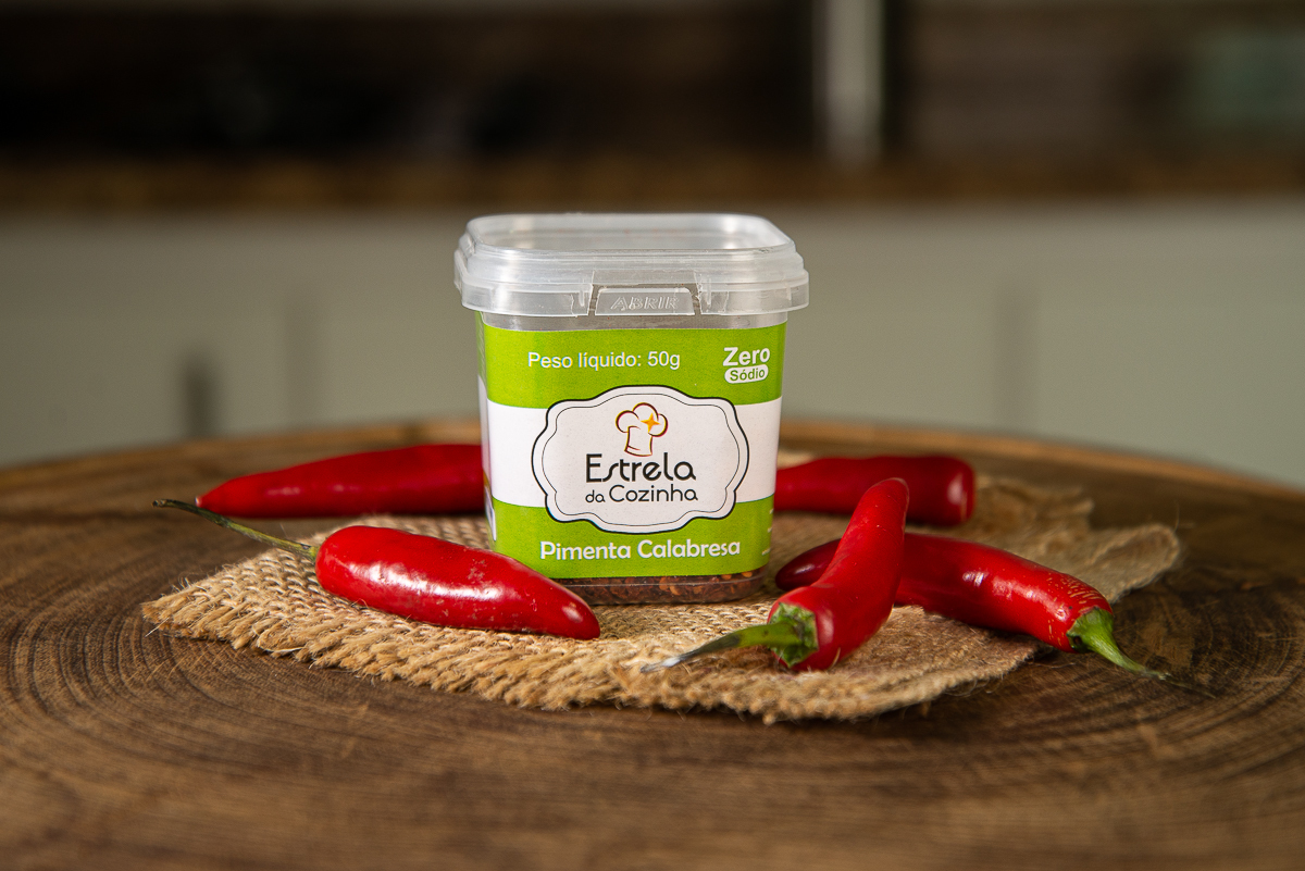 temperos-condimentos-especiarias- ervas-pimentas-sais-sal-de-parrila-sal-do-himalaia-tempero-estrela-da-cozinha-pimentao-alho-cebola-ervas-finas-foto-de-tempero-fotografia-de-comida-fotografia-de-alimentos-fotografa-de-alimentos-mkt-digital-isabela-lobato