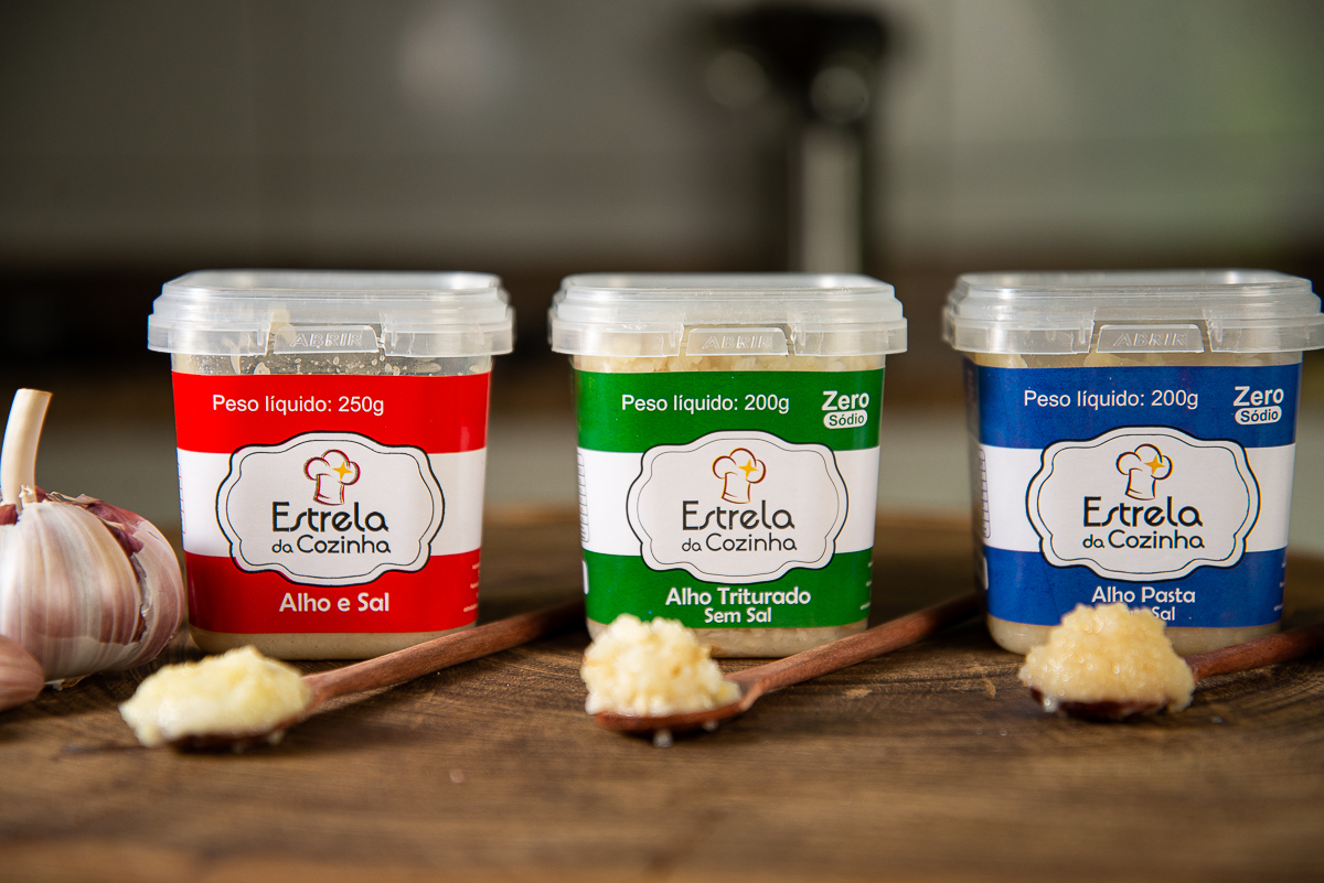 temperos-condimentos-especiarias- ervas-pimentas-sais-sal-de-parrila-sal-do-himalaia-tempero-estrela-da-cozinha-pimentao-alho-cebola-ervas-finas-foto-de-tempero-fotografia-de-comida-fotografia-de-alimentos-fotografa-de-alimentos-mkt-digital-isabela-lobato