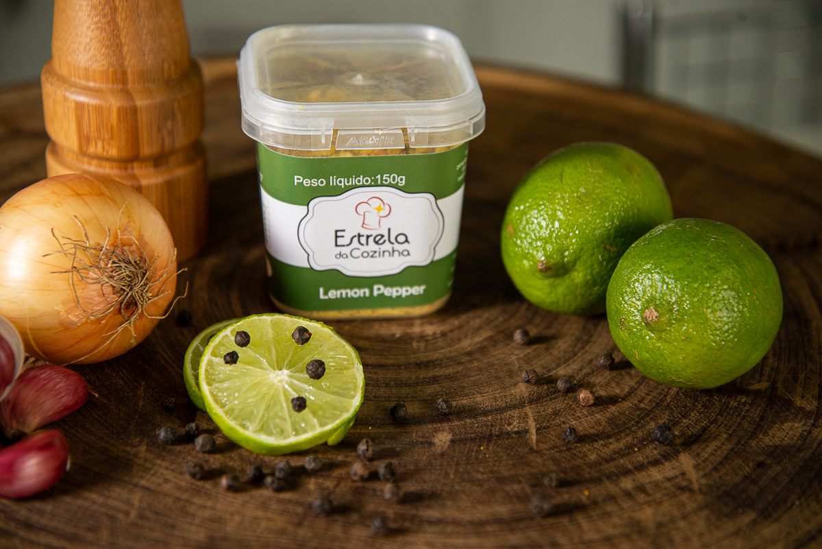 temperos-condimentos-especiarias- ervas-pimentas-sais-sal-de-parrila-sal-do-himalaia-tempero-estrela-da-cozinha-pimentao-alho-cebola-ervas-finas-foto-de-tempero-fotografia-de-comida-fotografia-de-alimentos-fotografa-de-alimentos-mkt-digital-isabela-lobato