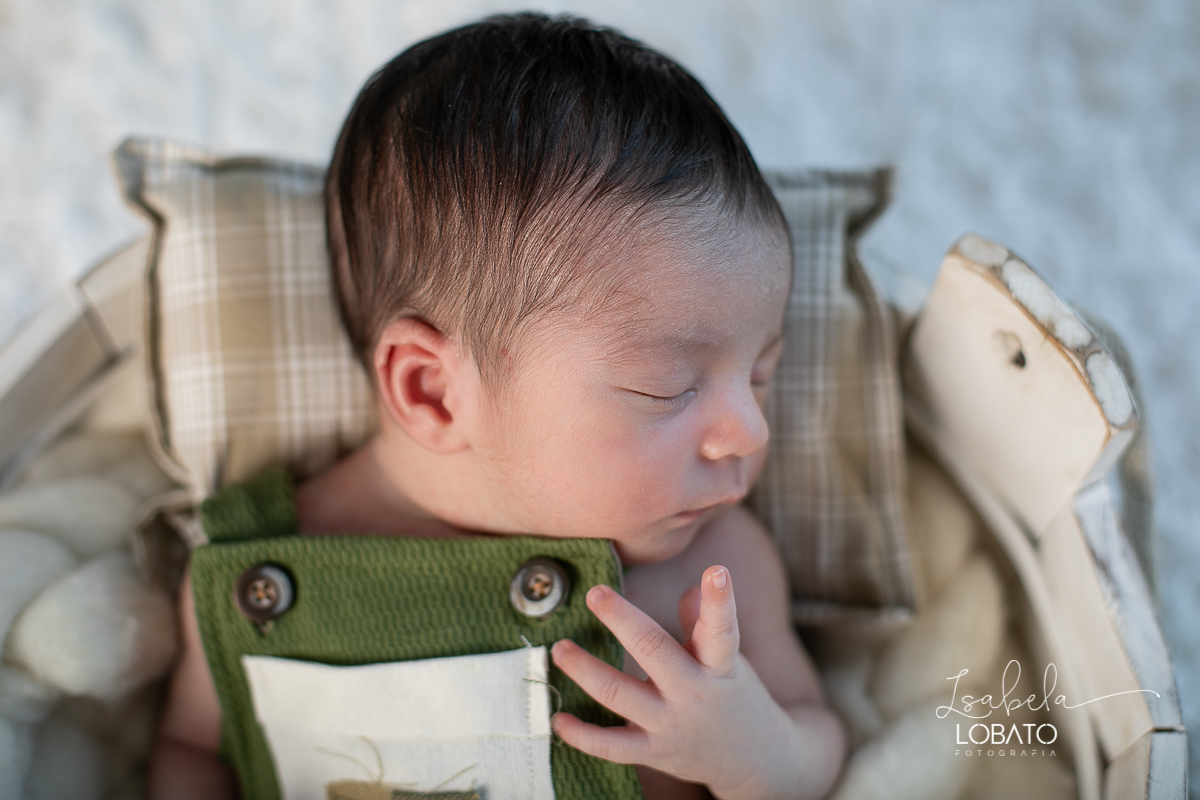ensaio-fotografico-de-recem-nascido-fotografia-de-bebes-ensaio-newborn-bebe-recem-nascido-fotos-fotografa-de-bebes-em-barbacena-props-roupa-newborn-melhor-fotografa-de-barbacena-estudio-fotografico-infantil-isabela-lobato-fotografia-barbacena-minas-mg