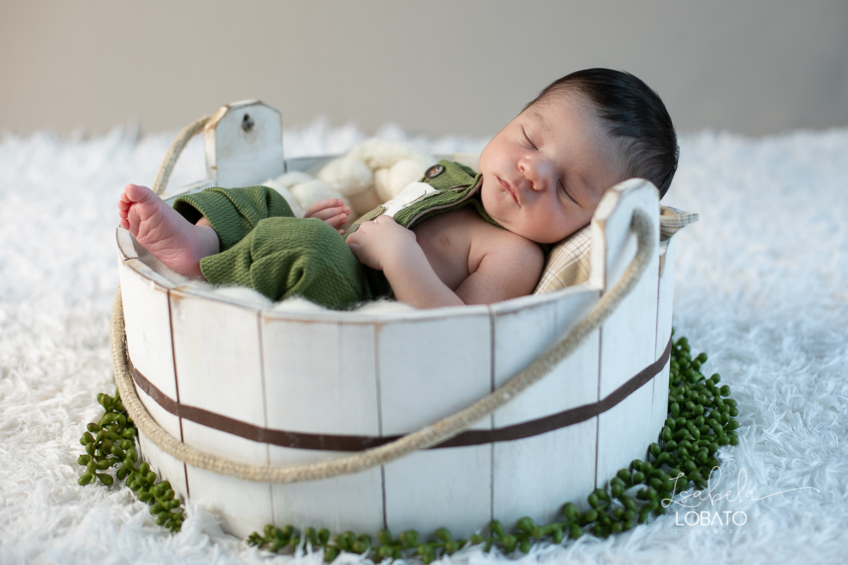 ensaio-fotografico-de-recem-nascido-fotografia-de-bebes-ensaio-newborn-bebe-recem-nascido-fotos-fotografa-de-bebes-em-barbacena-props-roupa-newborn-melhor-fotografa-de-barbacena-estudio-fotografico-infantil-isabela-lobato-fotografia-barbacena-minas-mg