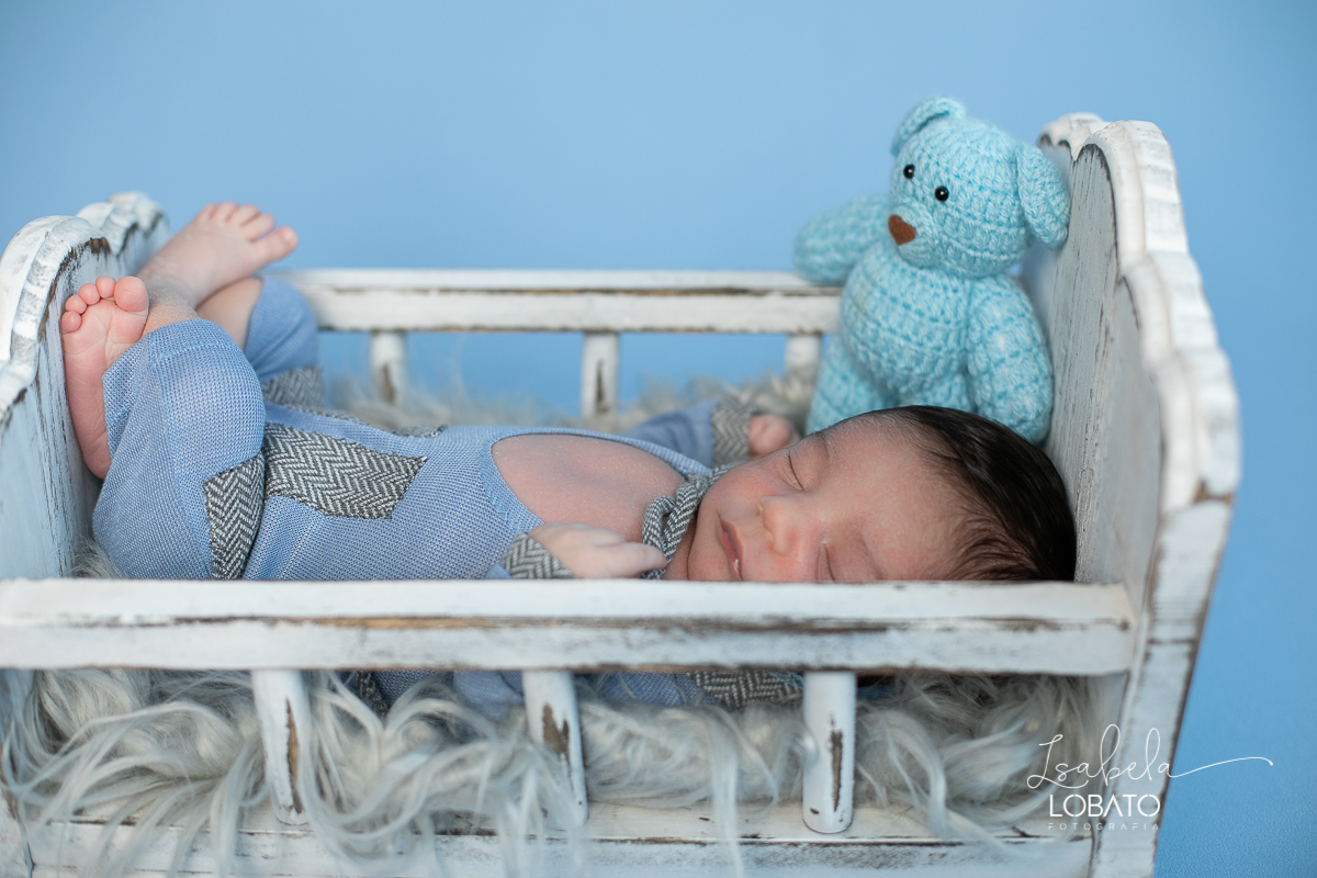ensaio-fotografico-de-recem-nascido-fotografia-de-bebes-ensaio-newborn-bebe-recem-nascido-fotos-fotografa-de-bebes-em-barbacena-props-roupa-newborn-melhor-fotografa-de-barbacena-estudio-fotografico-infantil-isabela-lobato-fotografia-barbacena-minas-mg