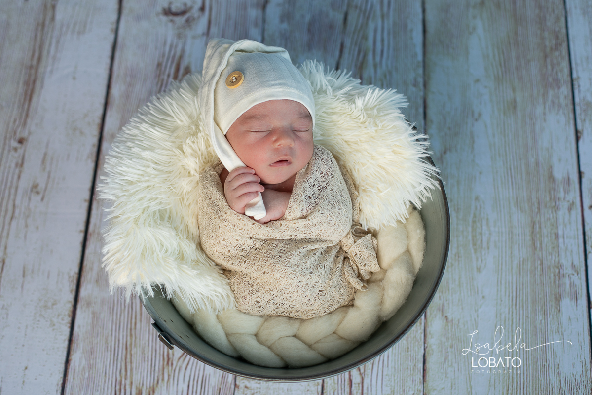 ensaio-fotografico-de-recem-nascido-fotografia-de-bebes-ensaio-newborn-bebe-recem-nascido-fotos-fotografa-de-bebes-em-barbacena-props-roupa-newborn-melhor-fotografa-de-barbacena-estudio-fotografico-infantil-isabela-lobato-fotografia-barbacena-minas-mg