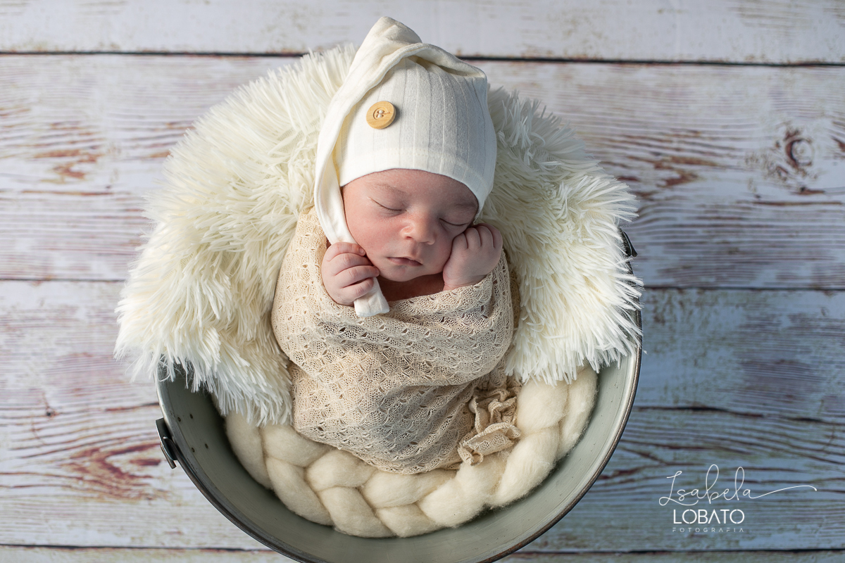 ensaio-fotografico-de-recem-nascido-fotografia-de-bebes-ensaio-newborn-bebe-recem-nascido-fotos-fotografa-de-bebes-em-barbacena-props-roupa-newborn-melhor-fotografa-de-barbacena-estudio-fotografico-infantil-isabela-lobato-fotografia-barbacena-minas-mg