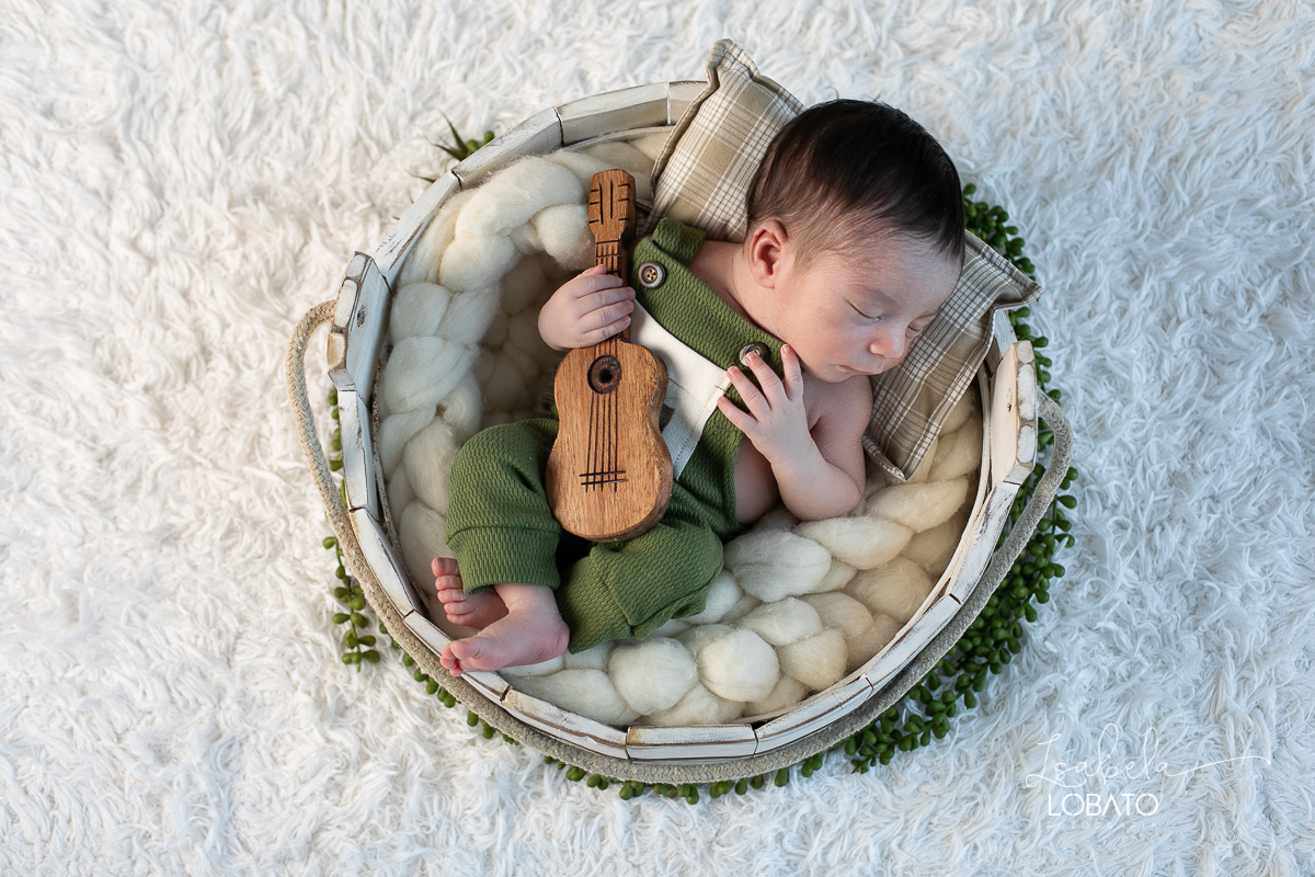 ensaio-fotografico-de-recem-nascido-fotografia-de-bebes-ensaio-newborn-bebe-recem-nascido-fotos-fotografa-de-bebes-em-barbacena-props-roupa-newborn-melhor-fotografa-de-barbacena-estudio-fotografico-infantil-isabela-lobato-fotografia-barbacena-minas-mg