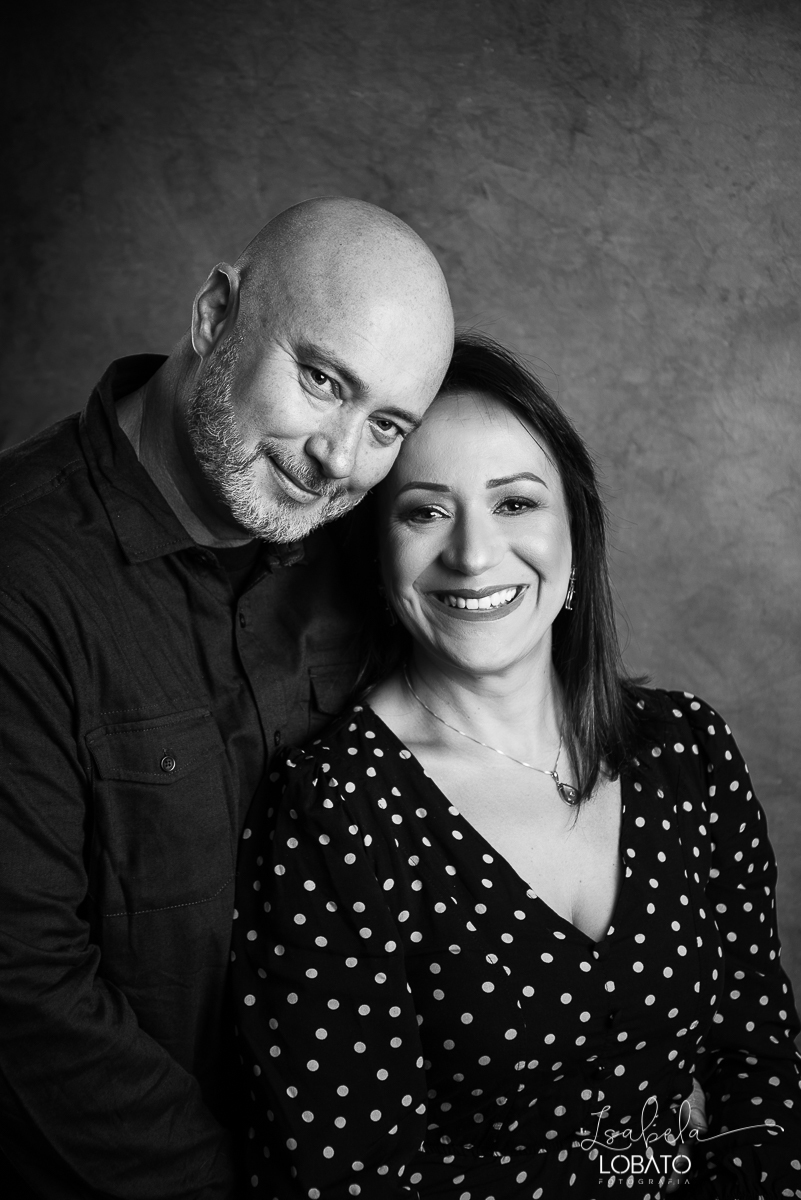 mamaedalarahedorapha-aniversario-no-estudio-fotografico-ensaio-fotografico-de-40-anos-luz-de-estudio-softbox-melhor-idade-40-anos-ensaio-boudoir-ensaio-feminino-sensual-um-brinde-aos-40-anos-estudio-fotografico-em-barbacena-isabela-lobato-fotografia-bq-mg