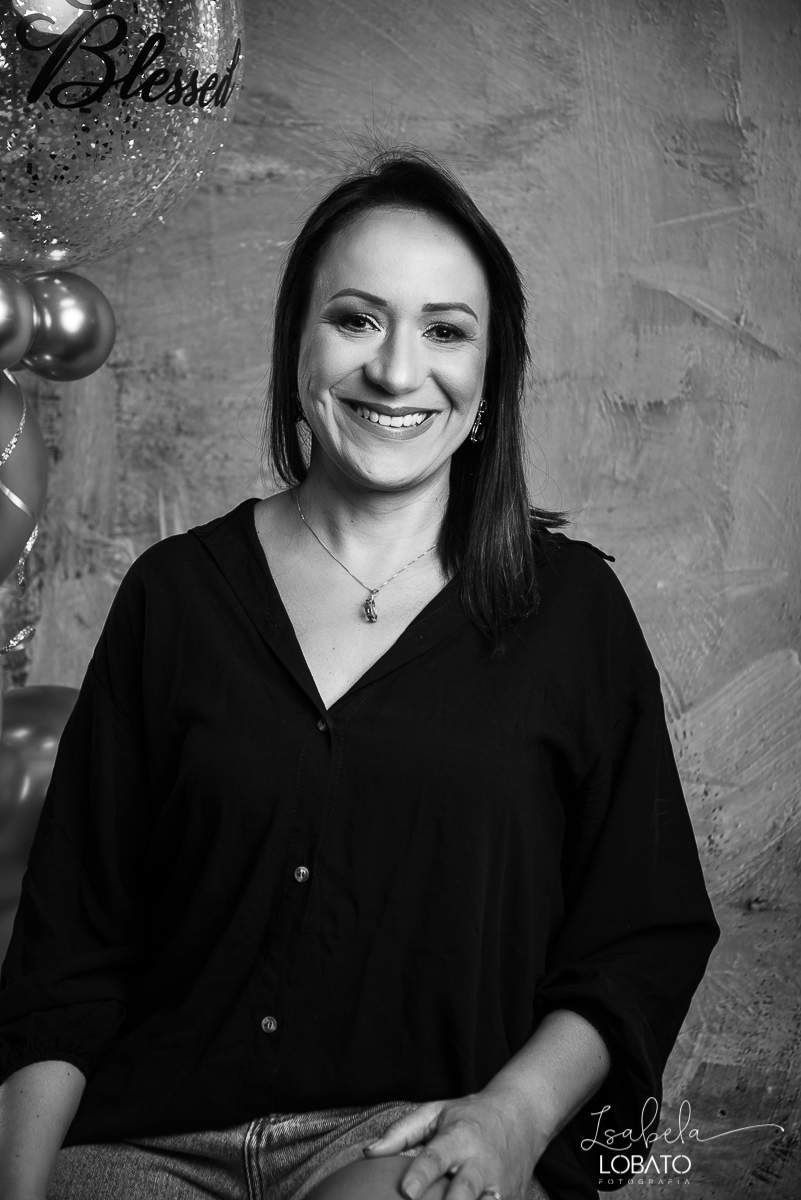 mamaedalarahedorapha-aniversario-no-estudio-fotografico-ensaio-fotografico-de-40-anos-luz-de-estudio-softbox-melhor-idade-40-anos-ensaio-boudoir-ensaio-feminino-sensual-um-brinde-aos-40-anos-estudio-fotografico-em-barbacena-isabela-lobato-fotografia-bq-mg