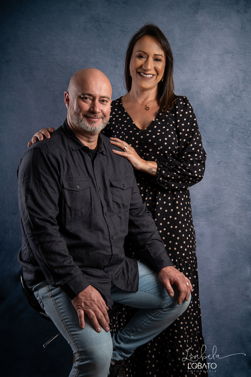 mamaedalarahedorapha-aniversario-no-estudio-fotografico-ensaio-fotografico-de-40-anos-luz-de-estudio-softbox-melhor-idade-40-anos-ensaio-boudoir-ensaio-feminino-sensual-um-brinde-aos-40-anos-estudio-fotografico-em-barbacena-isabela-lobato-fotografia-bq-mg