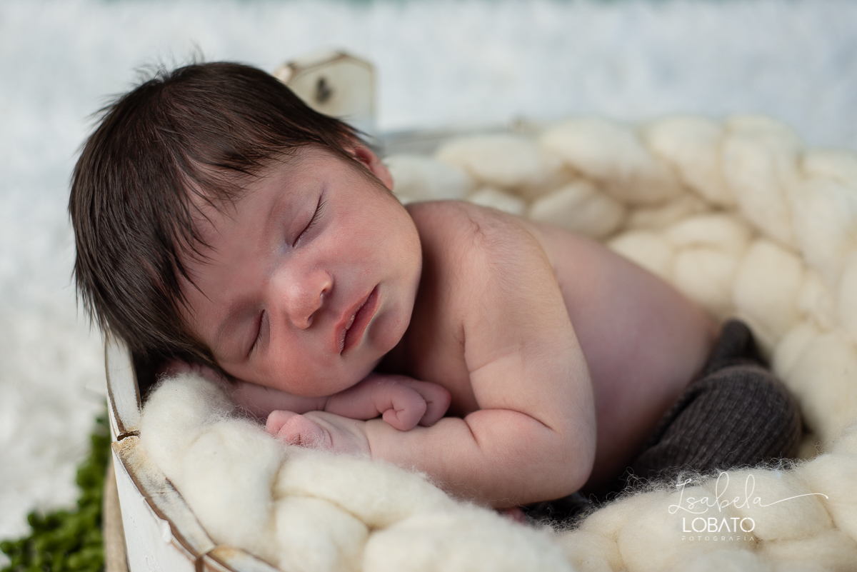 ensaio-fotografico-de-recem-nascido-fotografia-de-bebes-ensaio-newborn-bebe-recem-nascido-fotos-fotografa-de-bebes-em-barbacena-props-roupa-newborn-melhor-fotografa-de-barbacena-estudio-fotografico-infantil-isabela-lobato-fotografia-barbacena-minas-mg