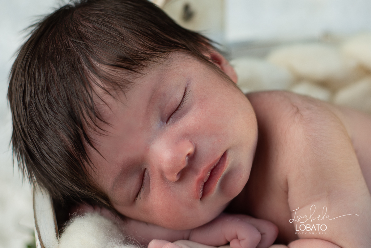 ensaio-fotografico-de-recem-nascido-fotografia-de-bebes-ensaio-newborn-bebe-recem-nascido-fotos-fotografa-de-bebes-em-barbacena-props-roupa-newborn-melhor-fotografa-de-barbacena-estudio-fotografico-infantil-isabela-lobato-fotografia-barbacena-minas-mg