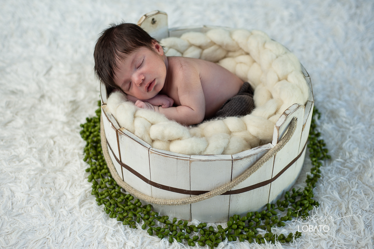 ensaio-fotografico-de-recem-nascido-fotografia-de-bebes-ensaio-newborn-bebe-recem-nascido-fotos-fotografa-de-bebes-em-barbacena-props-roupa-newborn-melhor-fotografa-de-barbacena-estudio-fotografico-infantil-isabela-lobato-fotografia-barbacena-minas-mg