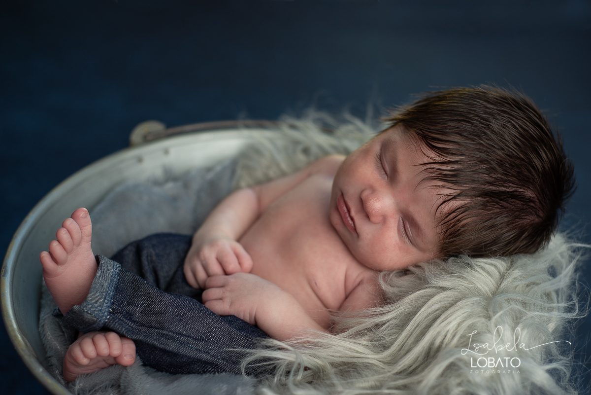 ensaio-fotografico-de-recem-nascido-fotografia-de-bebes-ensaio-newborn-bebe-recem-nascido-fotos-fotografa-de-bebes-em-barbacena-props-roupa-newborn-melhor-fotografa-de-barbacena-estudio-fotografico-infantil-isabela-lobato-fotografia-barbacena-minas-mg