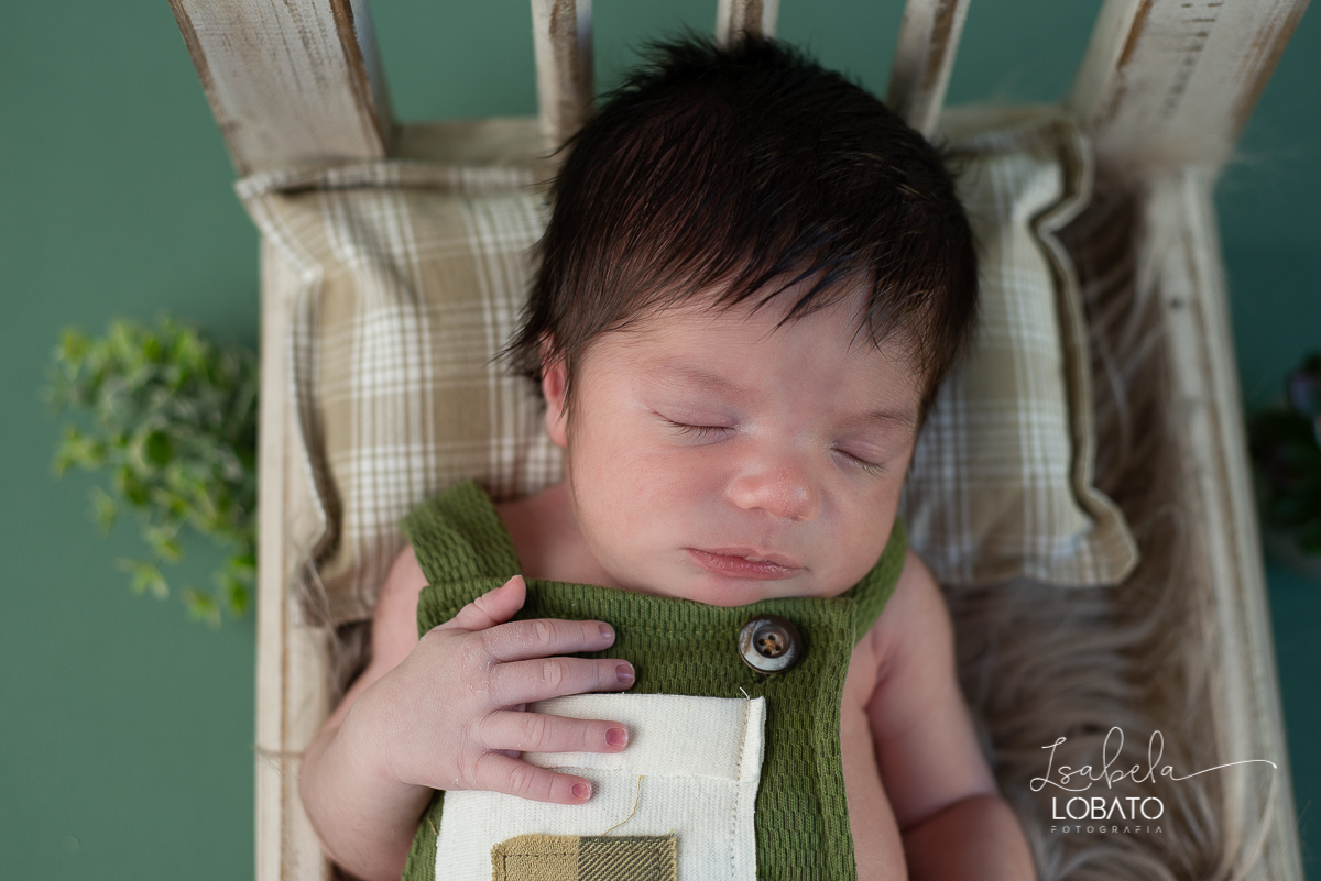 ensaio-fotografico-de-recem-nascido-fotografia-de-bebes-ensaio-newborn-bebe-recem-nascido-fotos-fotografa-de-bebes-em-barbacena-props-roupa-newborn-melhor-fotografa-de-barbacena-estudio-fotografico-infantil-isabela-lobato-fotografia-barbacena-minas-mg
