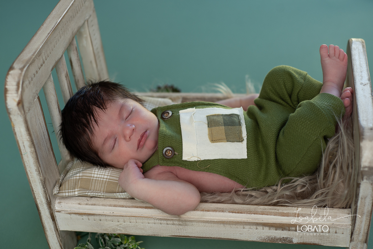 ensaio-fotografico-de-recem-nascido-fotografia-de-bebes-ensaio-newborn-bebe-recem-nascido-fotos-fotografa-de-bebes-em-barbacena-props-roupa-newborn-melhor-fotografa-de-barbacena-estudio-fotografico-infantil-isabela-lobato-fotografia-barbacena-minas-mg