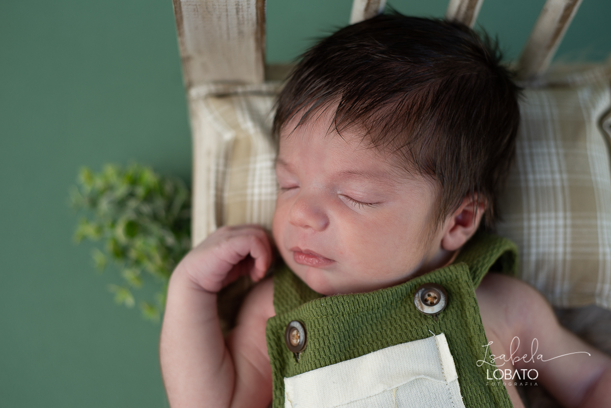 ensaio-fotografico-de-recem-nascido-fotografia-de-bebes-ensaio-newborn-bebe-recem-nascido-fotos-fotografa-de-bebes-em-barbacena-props-roupa-newborn-melhor-fotografa-de-barbacena-estudio-fotografico-infantil-isabela-lobato-fotografia-barbacena-minas-mg