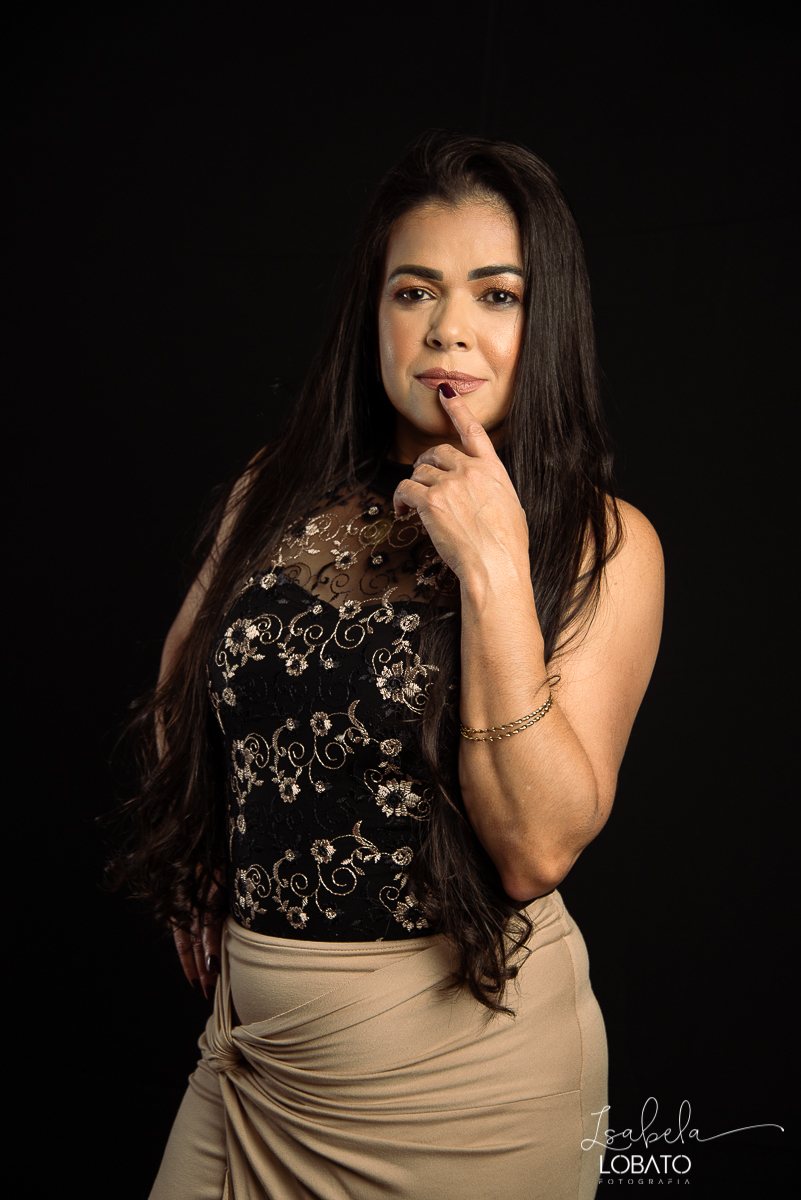 estudio-fotografico-ensaio-fotografico-de-50-anos-luz-de-estudio-softbox-melhor-idade-50-anos-ensaio-boudoir-ensaio-feminino-sensual-um-brinde-aos-50-anos-estudio-fotografico-em-barbacena-isabela-lobato-fotografia-bq-carndai-senhora-dos-remedios-bh-mg