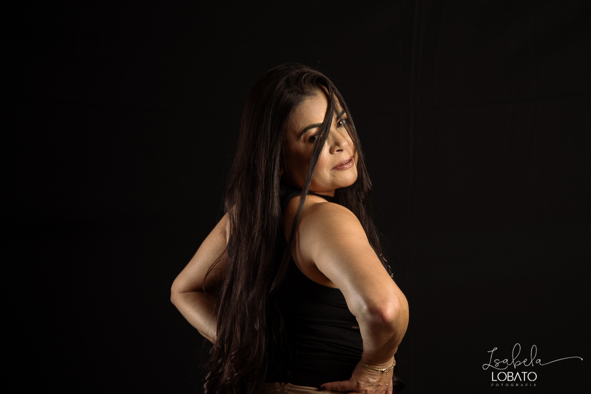 estudio-fotografico-ensaio-fotografico-de-50-anos-luz-de-estudio-softbox-melhor-idade-50-anos-ensaio-boudoir-ensaio-feminino-sensual-um-brinde-aos-50-anos-estudio-fotografico-em-barbacena-isabela-lobato-fotografia-bq-carndai-senhora-dos-remedios-bh-mg