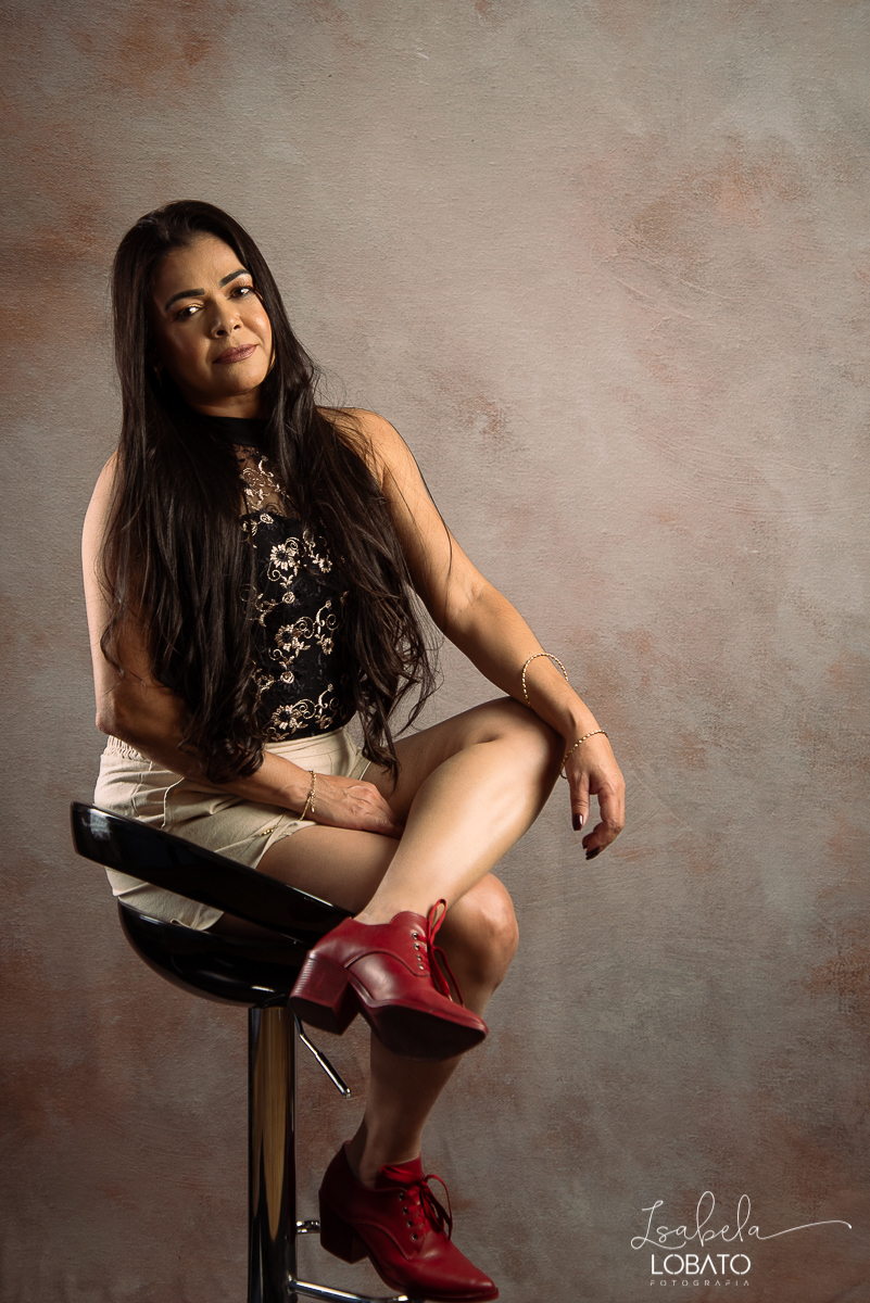 estudio-fotografico-ensaio-fotografico-de-50-anos-luz-de-estudio-softbox-melhor-idade-50-anos-ensaio-boudoir-ensaio-feminino-sensual-um-brinde-aos-50-anos-estudio-fotografico-em-barbacena-isabela-lobato-fotografia-bq-carndai-senhora-dos-remedios-bh-mg