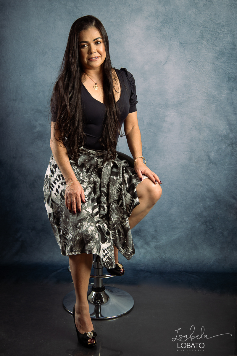 estudio-fotografico-ensaio-fotografico-de-50-anos-luz-de-estudio-softbox-melhor-idade-50-anos-ensaio-boudoir-ensaio-feminino-sensual-um-brinde-aos-50-anos-estudio-fotografico-em-barbacena-isabela-lobato-fotografia-bq-carndai-senhora-dos-remedios-bh-mg