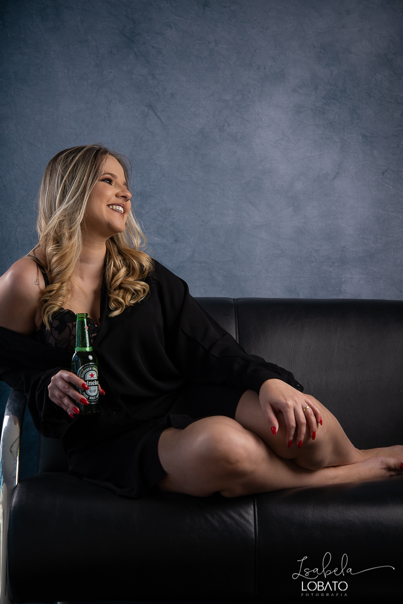 ensaio-feminino-ensaio-boudoir-estudio-fotografia-feminina-book-feminino-fotografia-de-mulher-fotos-sensuais-feminina-fotografa-de-ensaios-femininos-em-barbacena-isabela-lobato-fotografia-cerveja-heineken-loira-gelada-propaganda-de-cerveja-ensaio-30-anos