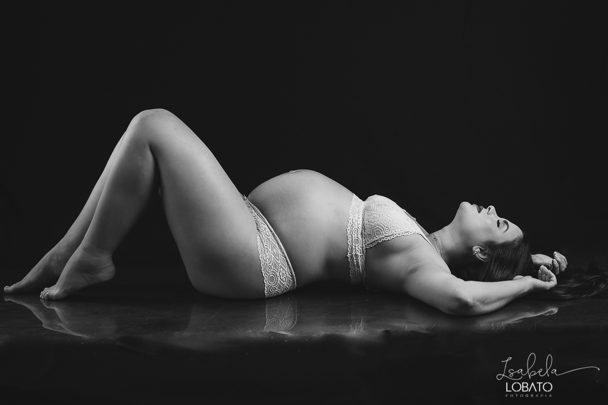 ensaio-gestante-pregnancy-pregnant-pregnancy-photography-gravida-roupa-de-gestante-para-ensaio-fotografico-mundo-azul-fotografa-especializada-em-gestantes-barbacena-carandai-senhora-dos-remedios-alto-rio-doce-isabela-lobato-luz-de-estudio-flash-bq