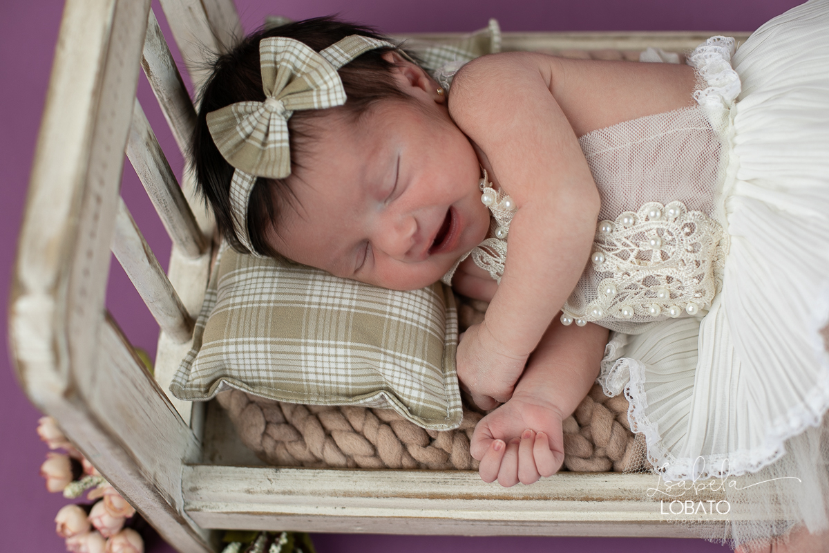 ensaio-fotografico-de-recem-nascido-fotografia-de-bebes-ensaio-newborn-bebe-recem-nascido-fotos-fotografa-de-bebes-em-barbacena-props-roupa-newborn-melhor-fotografa-de-barbacena-estudio-fotografico-infantil-isabela-lobato-fotografia-barbacena-minas-mg