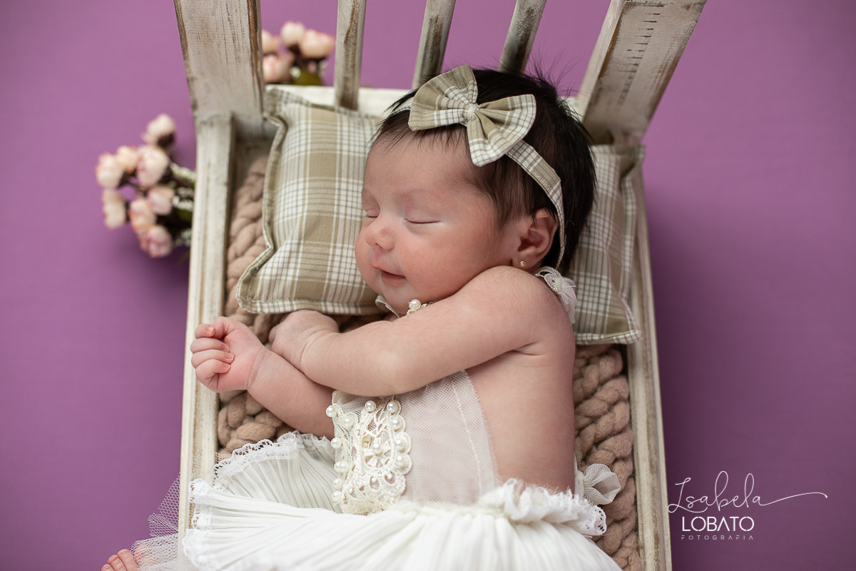 ensaio-fotografico-de-recem-nascido-fotografia-de-bebes-ensaio-newborn-bebe-recem-nascido-fotos-fotografa-de-bebes-em-barbacena-props-roupa-newborn-melhor-fotografa-de-barbacena-estudio-fotografico-infantil-isabela-lobato-fotografia-barbacena-minas-mg