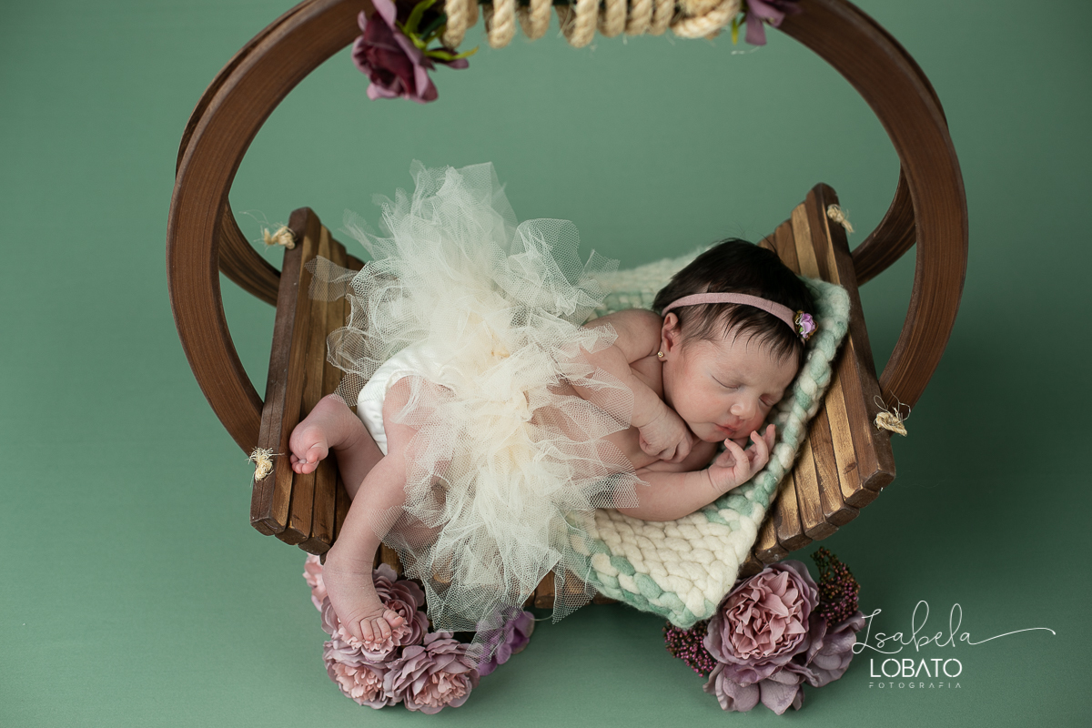 ensaio-fotografico-de-recem-nascido-fotografia-de-bebes-ensaio-newborn-bebe-recem-nascido-fotos-fotografa-de-bebes-em-barbacena-props-roupa-newborn-melhor-fotografa-de-barbacena-estudio-fotografico-infantil-isabela-lobato-fotografia-barbacena-minas-mg