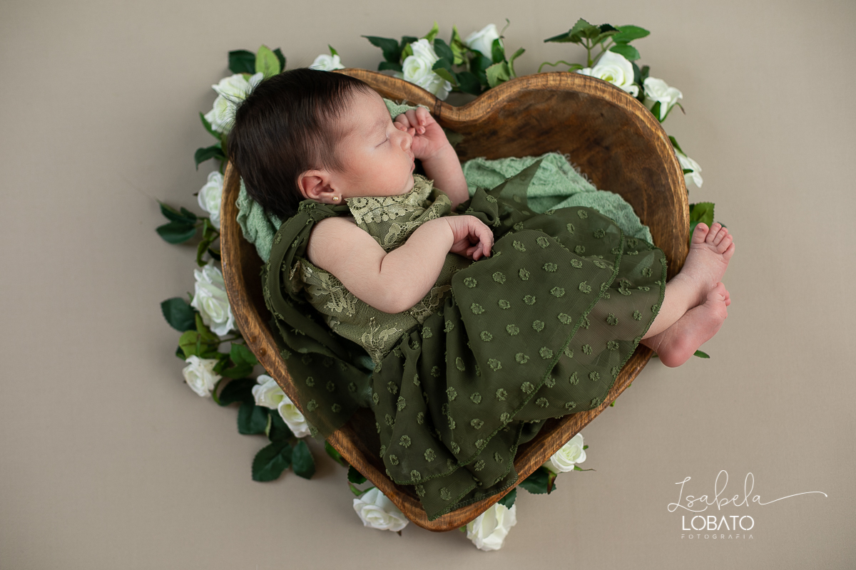 ensaio-fotografico-de-recem-nascido-fotografia-de-bebes-ensaio-newborn-bebe-recem-nascido-fotos-fotografa-de-bebes-em-barbacena-props-roupa-newborn-melhor-fotografa-de-barbacena-estudio-fotografico-infantil-isabela-lobato-fotografia-barbacena-minas-mg