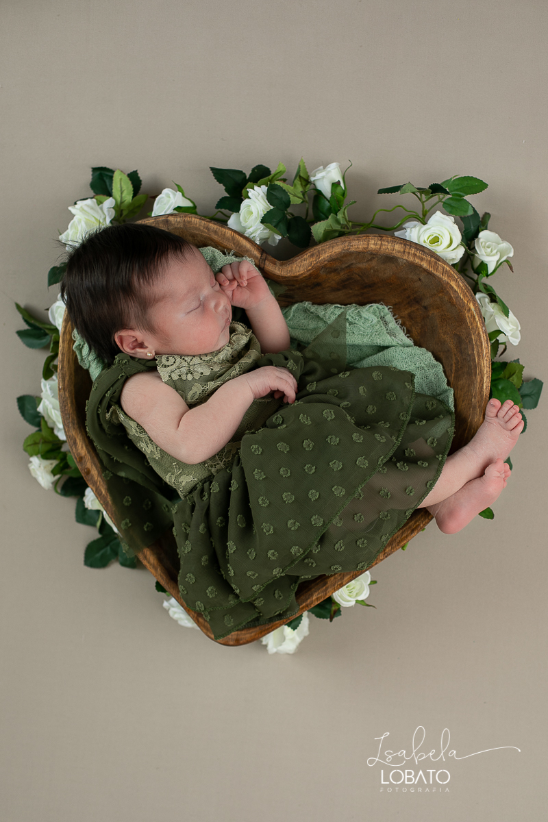 ensaio-fotografico-de-recem-nascido-fotografia-de-bebes-ensaio-newborn-bebe-recem-nascido-fotos-fotografa-de-bebes-em-barbacena-props-roupa-newborn-melhor-fotografa-de-barbacena-estudio-fotografico-infantil-isabela-lobato-fotografia-barbacena-minas-mg