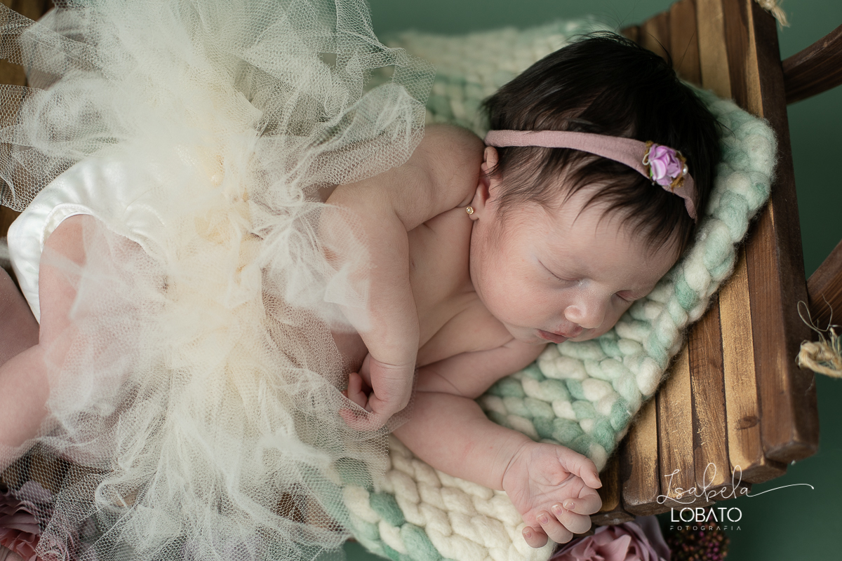 ensaio-fotografico-de-recem-nascido-fotografia-de-bebes-ensaio-newborn-bebe-recem-nascido-fotos-fotografa-de-bebes-em-barbacena-props-roupa-newborn-melhor-fotografa-de-barbacena-estudio-fotografico-infantil-isabela-lobato-fotografia-barbacena-minas-mg