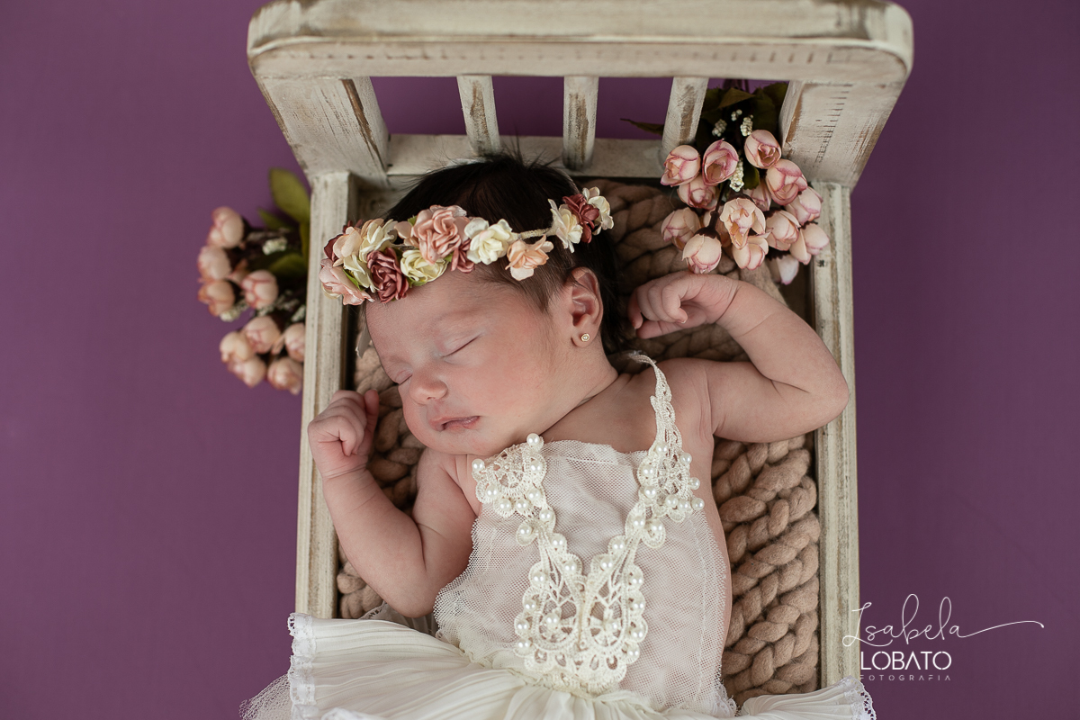 ensaio-fotografico-de-recem-nascido-fotografia-de-bebes-ensaio-newborn-bebe-recem-nascido-fotos-fotografa-de-bebes-em-barbacena-props-roupa-newborn-melhor-fotografa-de-barbacena-estudio-fotografico-infantil-isabela-lobato-fotografia-barbacena-minas-mg