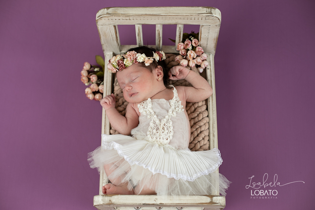 ensaio-fotografico-de-recem-nascido-fotografia-de-bebes-ensaio-newborn-bebe-recem-nascido-fotos-fotografa-de-bebes-em-barbacena-props-roupa-newborn-melhor-fotografa-de-barbacena-estudio-fotografico-infantil-isabela-lobato-fotografia-barbacena-minas-mg