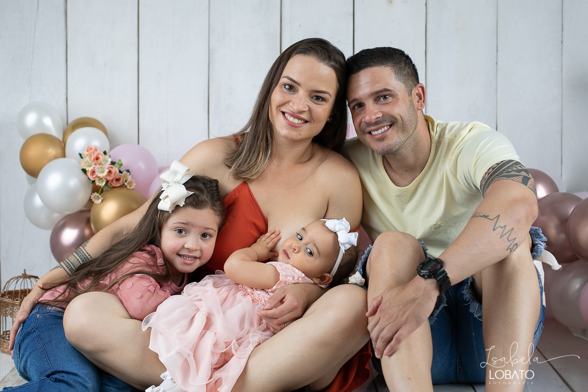 smash-the-cake-a-hora-do-bolo-ensaio-fotografico-esmagando-o-bolo-ensaio-fotografico-de-um-ano-mesversario-fotografa-especializada-em-criancas-em-barbacena-decoracao-com-baloes-mds-mundo-dos-sonhos-balao-de-gas-voe-alto-isabela-lobato-fotografia-barbacena