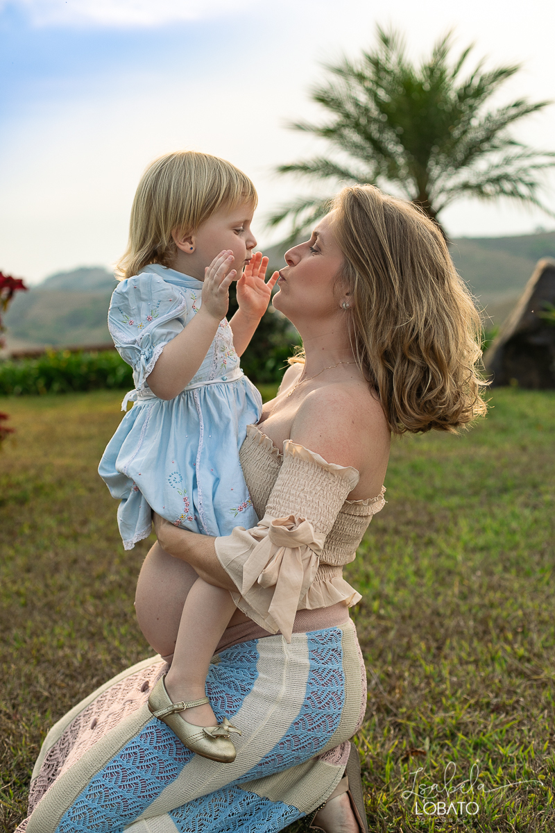 pregnantlifestyle-gestante-luznatural-mundorosa-canon-5d-markiv-isabela-lobato-fotografia-melhor-fotografa-de-gestante-de-barbacena-roupa-de-gestante-estudio-de-fotografia-alto-rio-doce-carandai-saojoao