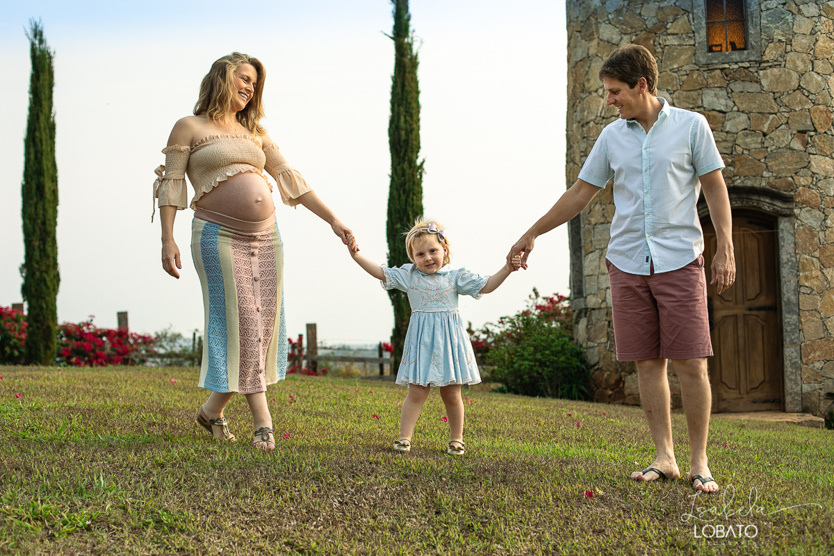 ensaio-gestante-pregnant-photography-pregnant-pregnantlifestyle-gestante-luznatural-mundorosa-canon-5d-markiv-isabela-lobato-fotografia-melhor-fotografa-de-gestante-de-barbacena-roupa-de-gestante-estudio-de-fotografia-alto-rio-doce-carandai-saojoao