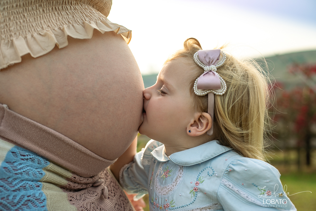 pregnantlifestyle-gestante-luznatural-mundorosa-canon-5d-markiv-isabela-lobato-fotografia-melhor-fotografa-de-gestante-de-barbacena-roupa-de-gestante-estudio-de-fotografia-alto-rio-doce-carandai-saojoao