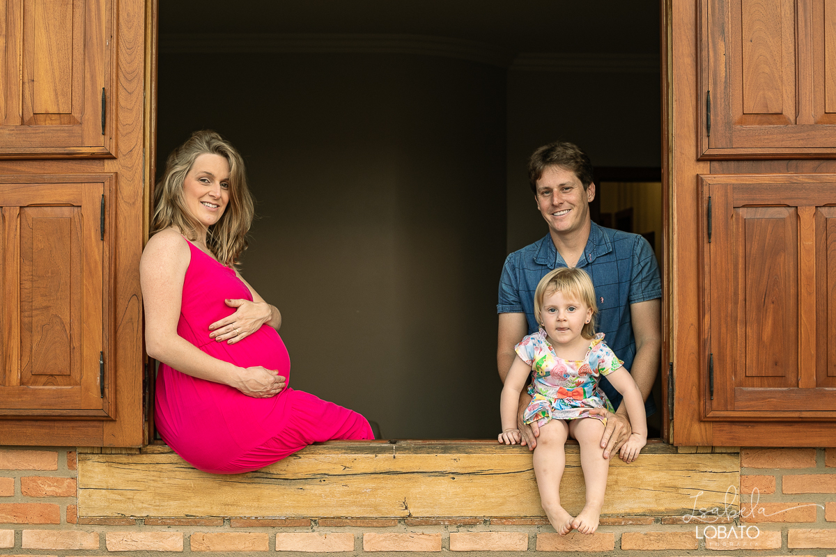 pregnantlifestyle-gestante-luznatural-mundorosa-canon-5d-markiv-isabela-lobato-fotografia-melhor-fotografa-de-gestante-de-barbacena-roupa-de-gestante-estudio-de-fotografia-alto-rio-doce-carandai-saojoao
