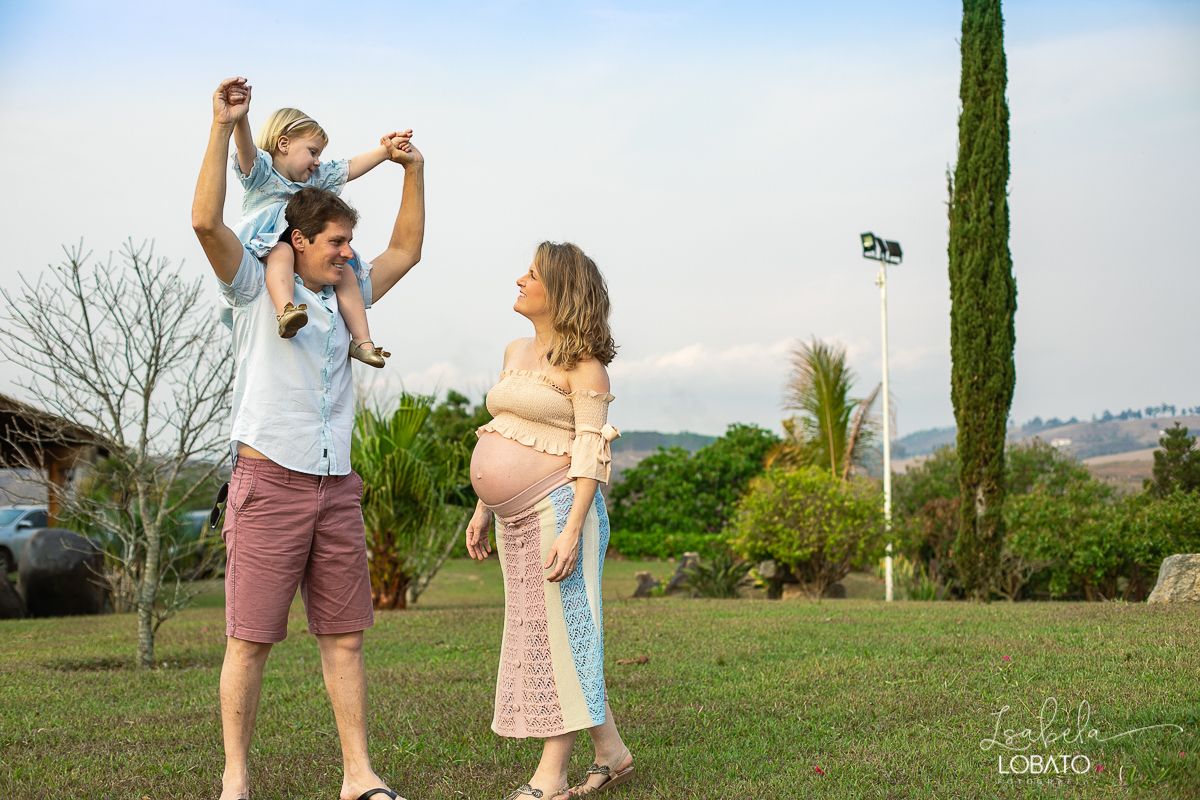 pregnantlifestyle-gestante-luznatural-mundorosa-canon-5d-markiv-isabela-lobato-fotografia-melhor-fotografa-de-gestante-de-barbacena-roupa-de-gestante-estudio-de-fotografia-alto-rio-doce-carandai-saojoao