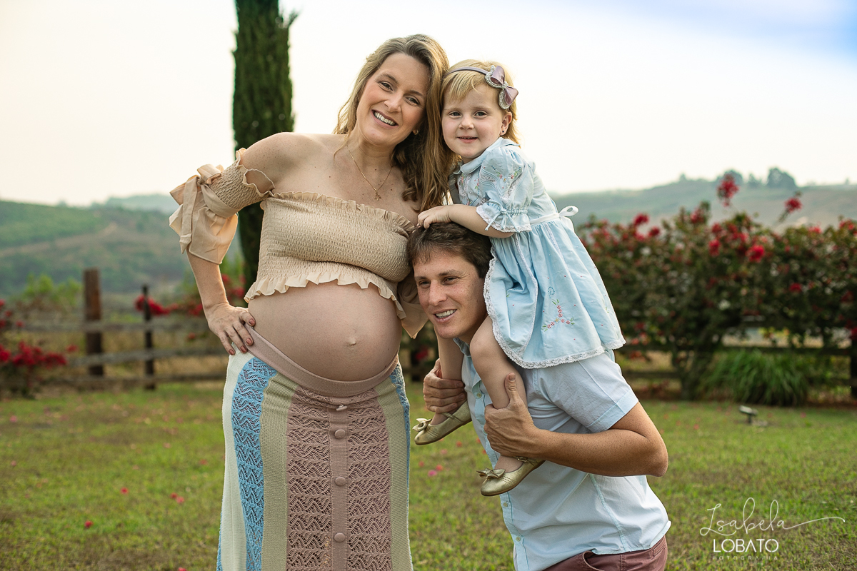 pregnantlifestyle-gestante-luznatural-mundorosa-canon-5d-markiv-isabela-lobato-fotografia-melhor-fotografa-de-gestante-de-barbacena-roupa-de-gestante-estudio-de-fotografia-alto-rio-doce-carandai-saojoao