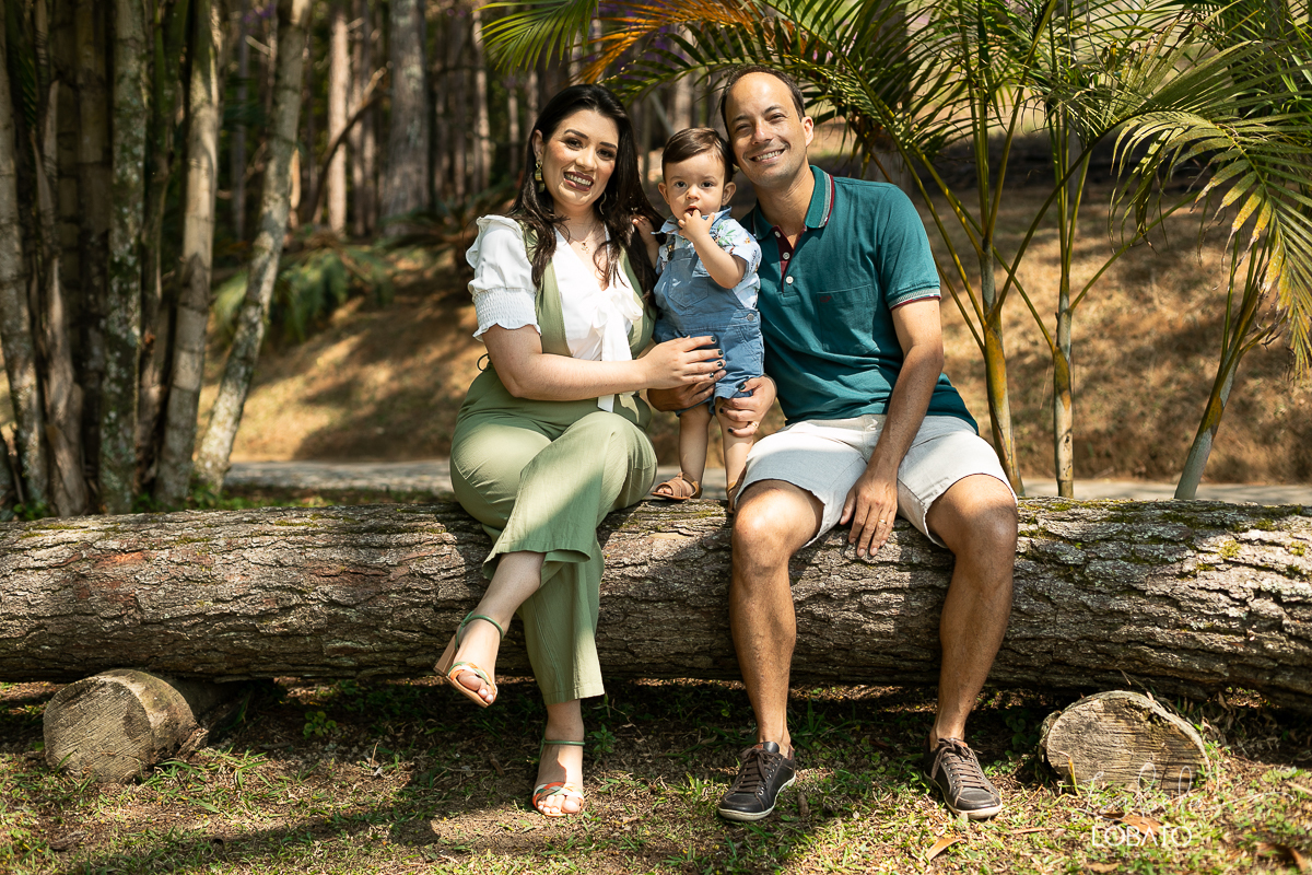 smash-the-cake-a-hora-do-bolo-ensaio-fotografico-esmagando-o-bolo-ensaio-fotografico-de-um-ano-mesversario-fotografa-especializada-em-criancas-em-barbacena-ensaio-safari-park-hotel-mantiqueira-barbacena-isabela-lobato-fotografia-barbacena
