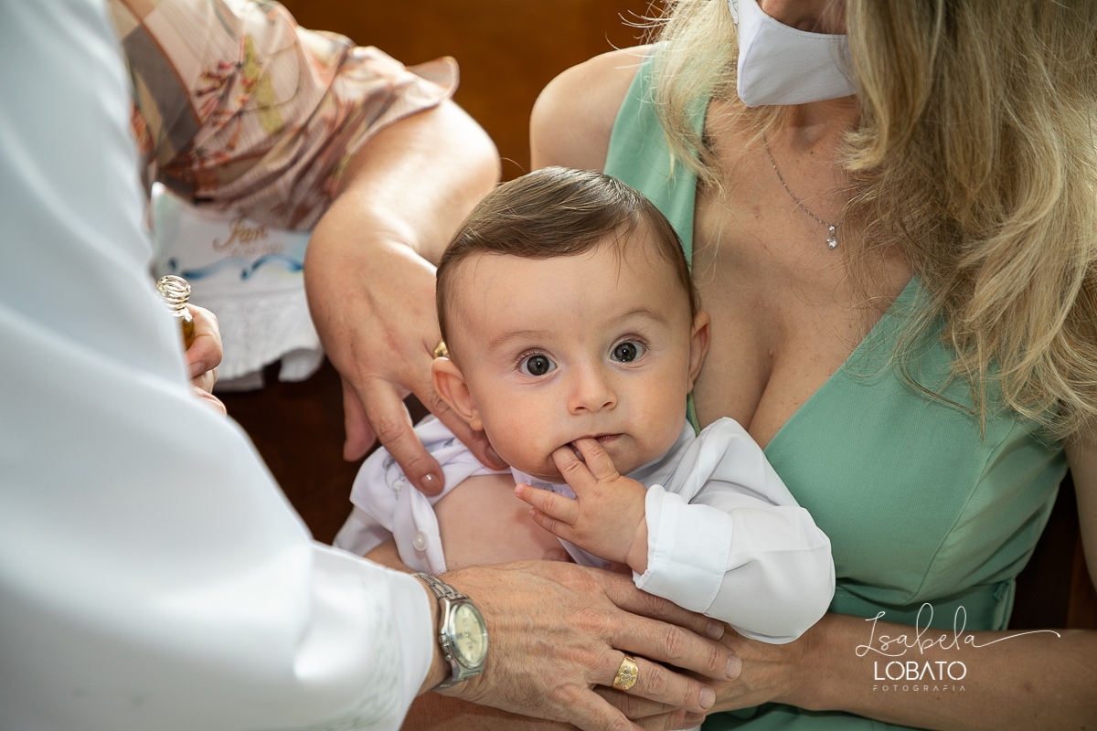 batizado-em-barbacena-mg-sacramento-do-batismo-fotografia-de-batizado-em-barbacena-mg-fotografa-especializada-em-criancas-barbacena-cipotanea-carandai-alto-rio-doce-antonio-carlos-mg-prados-igreja-do-galego-correia-de-almeida-isabela-lobato-fotografia