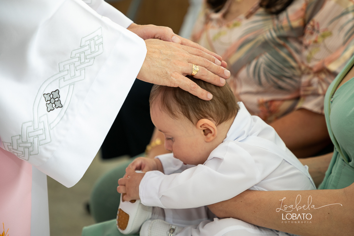 batizado-em-barbacena-mg-sacramento-do-batismo-fotografia-de-batizado-em-barbacena-mg-fotografa-especializada-em-criancas-barbacena-cipotanea-carandai-alto-rio-doce-antonio-carlos-mg-prados-igreja-do-galego-correia-de-almeida-isabela-lobato-fotografia