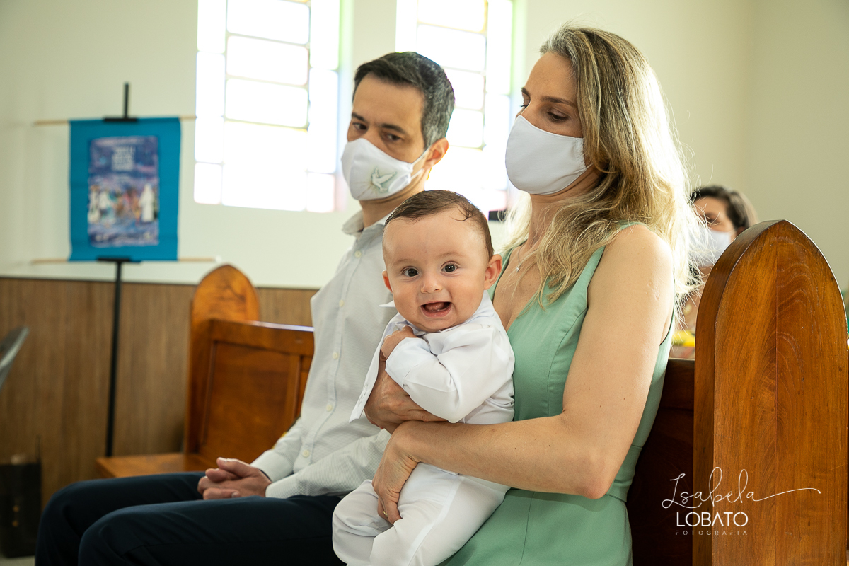 batizado-em-barbacena-mg-sacramento-do-batismo-fotografia-de-batizado-em-barbacena-mg-fotografa-especializada-em-criancas-barbacena-cipotanea-carandai-alto-rio-doce-antonio-carlos-mg-prados-igreja-do-galego-correia-de-almeida-isabela-lobato-fotografia