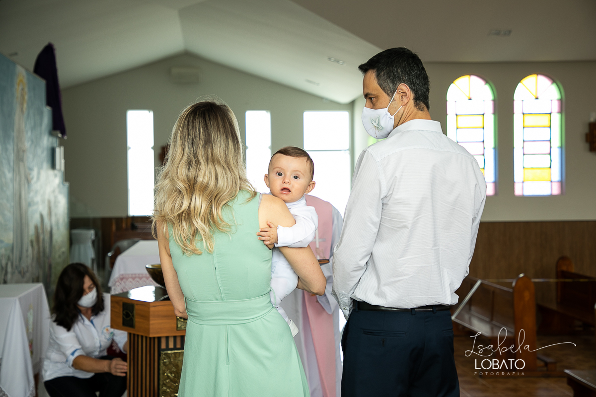 batizado-em-barbacena-mg-sacramento-do-batismo-fotografia-de-batizado-em-barbacena-mg-fotografa-especializada-em-criancas-barbacena-cipotanea-carandai-alto-rio-doce-antonio-carlos-mg-prados-igreja-do-galego-correia-de-almeida-isabela-lobato-fotografia