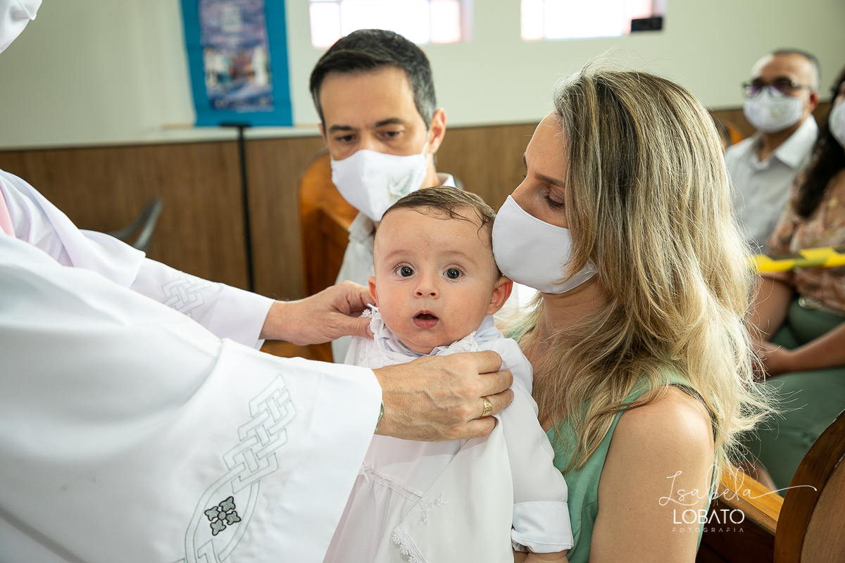 batizado-em-barbacena-mg-sacramento-do-batismo-fotografia-de-batizado-em-barbacena-mg-fotografa-especializada-em-criancas-barbacena-cipotanea-carandai-alto-rio-doce-antonio-carlos-mg-prados-igreja-do-galego-correia-de-almeida-isabela-lobato-fotografia